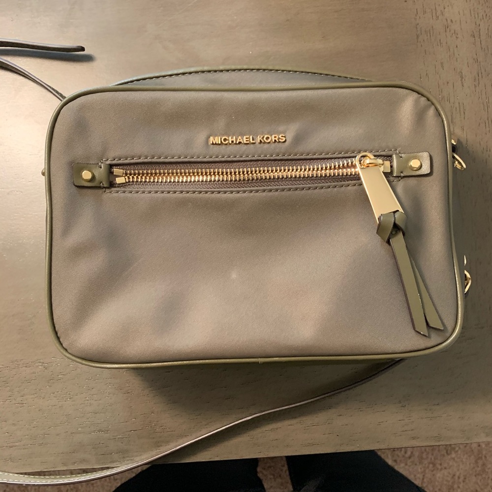 Michael Kors handbag, Over shoulder